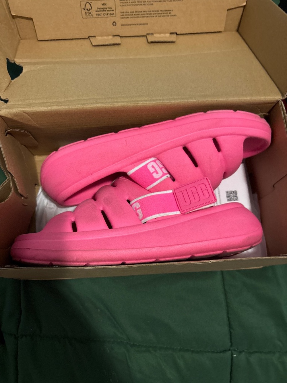 Ugg slides K sport YEAH